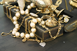 sell antique jewelry