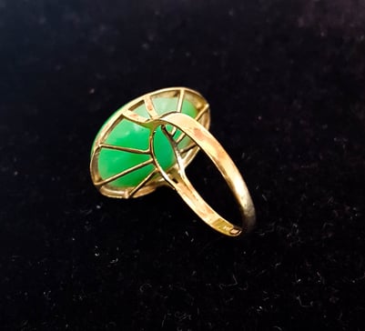 Vintage ring with parially open backing