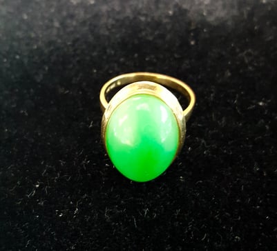 Vintage ring with partially open backing