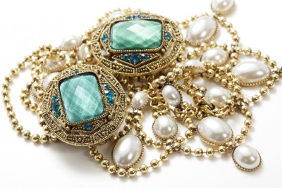 there are many different ways to sell your jewelry 