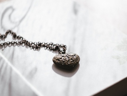 Sell Estate Jewelry in NYC with Luriya. Fair Offer, Cash Payout