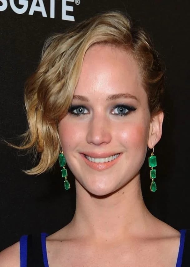 Jennifer_Lawrence_Cannes_earrings_Compressed