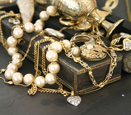 Sell Jewelry at the right price, safely and securely with Luriya