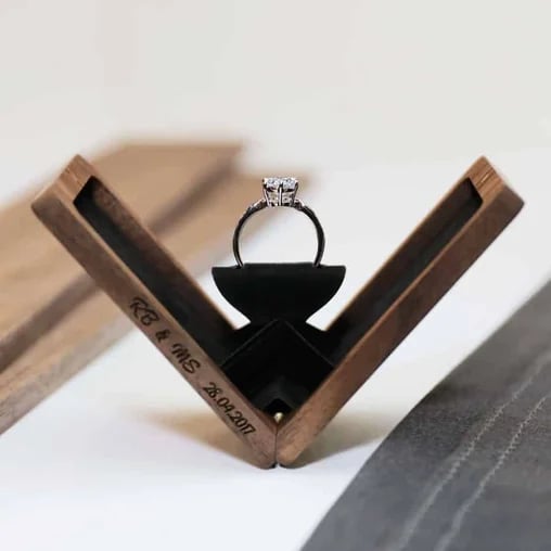 Walnut-Engagement-Ring-Box Woodsbury_Compressed