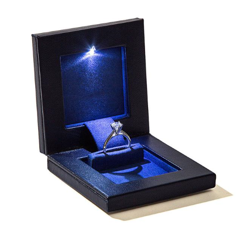 parkersq3 engagement ring box with light
