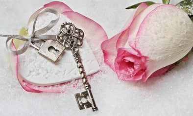 key jewelry is back in style winter 2018  