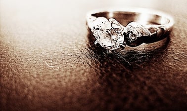choosing an alternative engagement ring