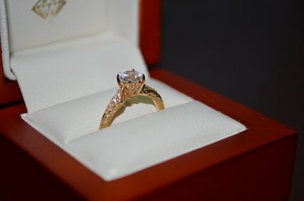 gender plays a role in selling your diamond ring