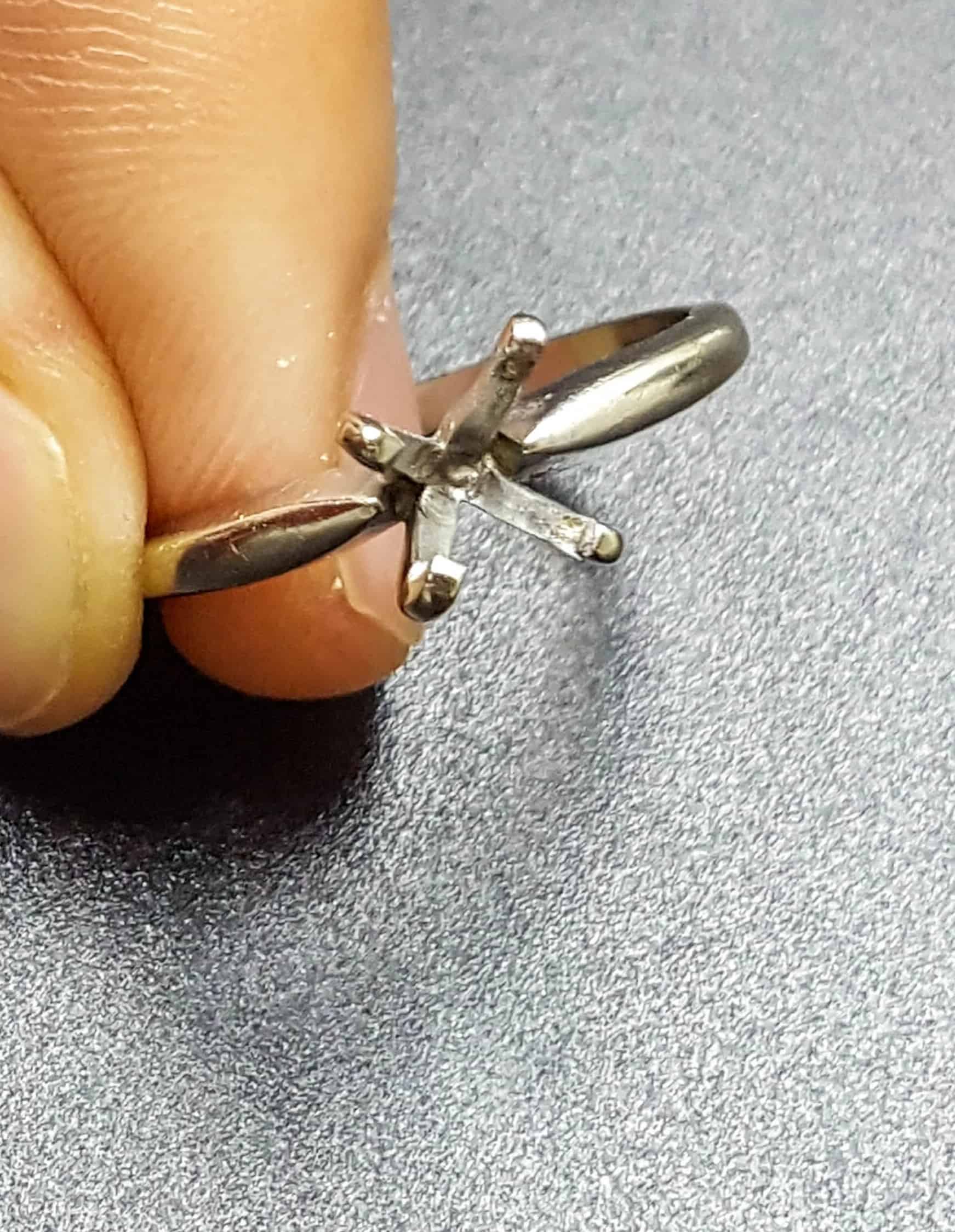 Prong ring setting for a diamond ring 